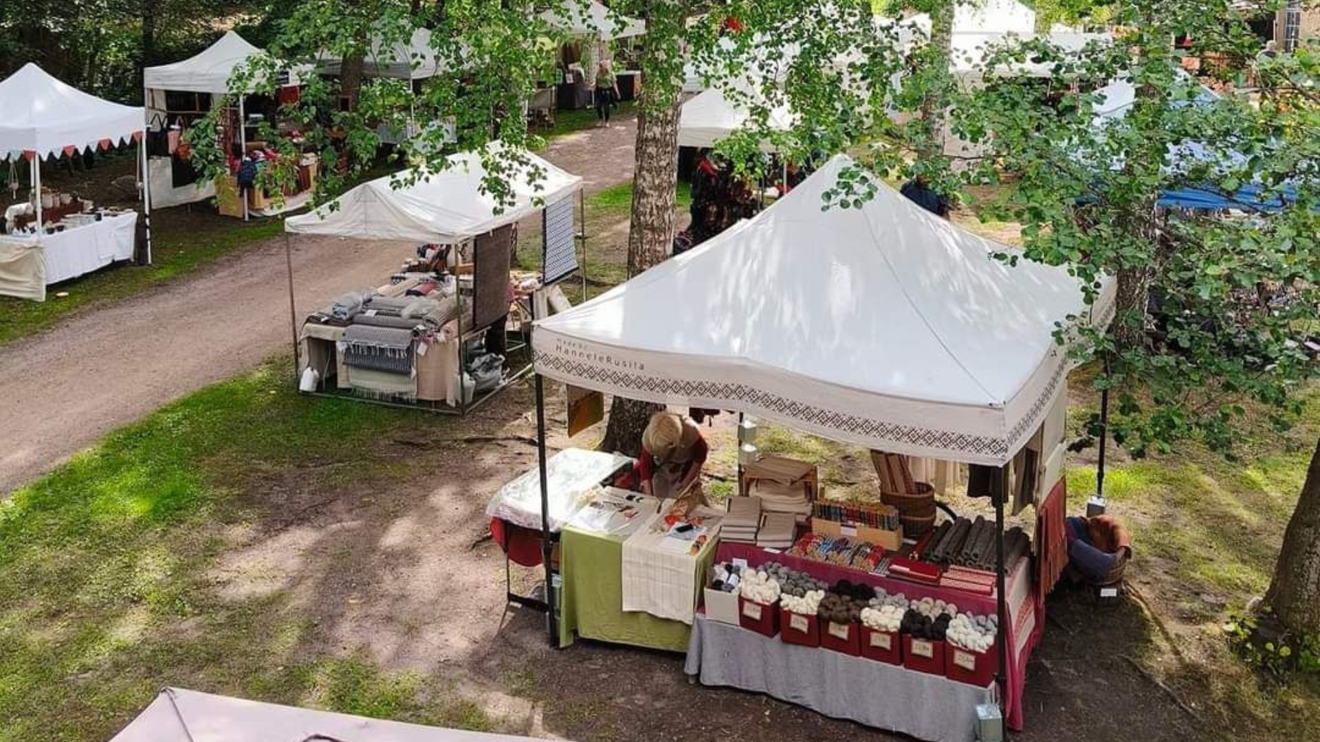 Ruukkipäivä Mathildedal, markkinakojuja puistoalueella